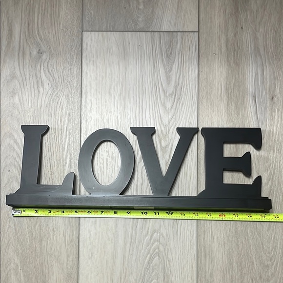 3D LOVE Sign - Picture 2 of 4